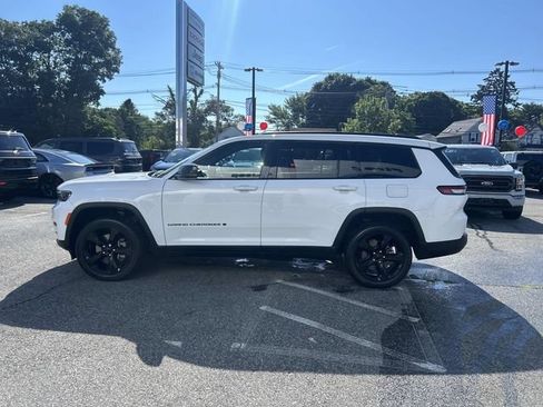Used 2023 Jeep Grand Cherokee L Altitude AWD/4WD image 6