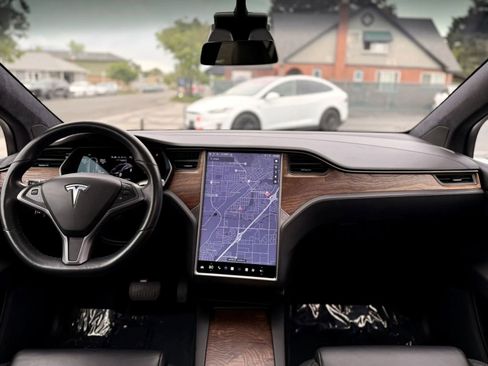 Used 2020 Tesla Model X Long Range image 11
