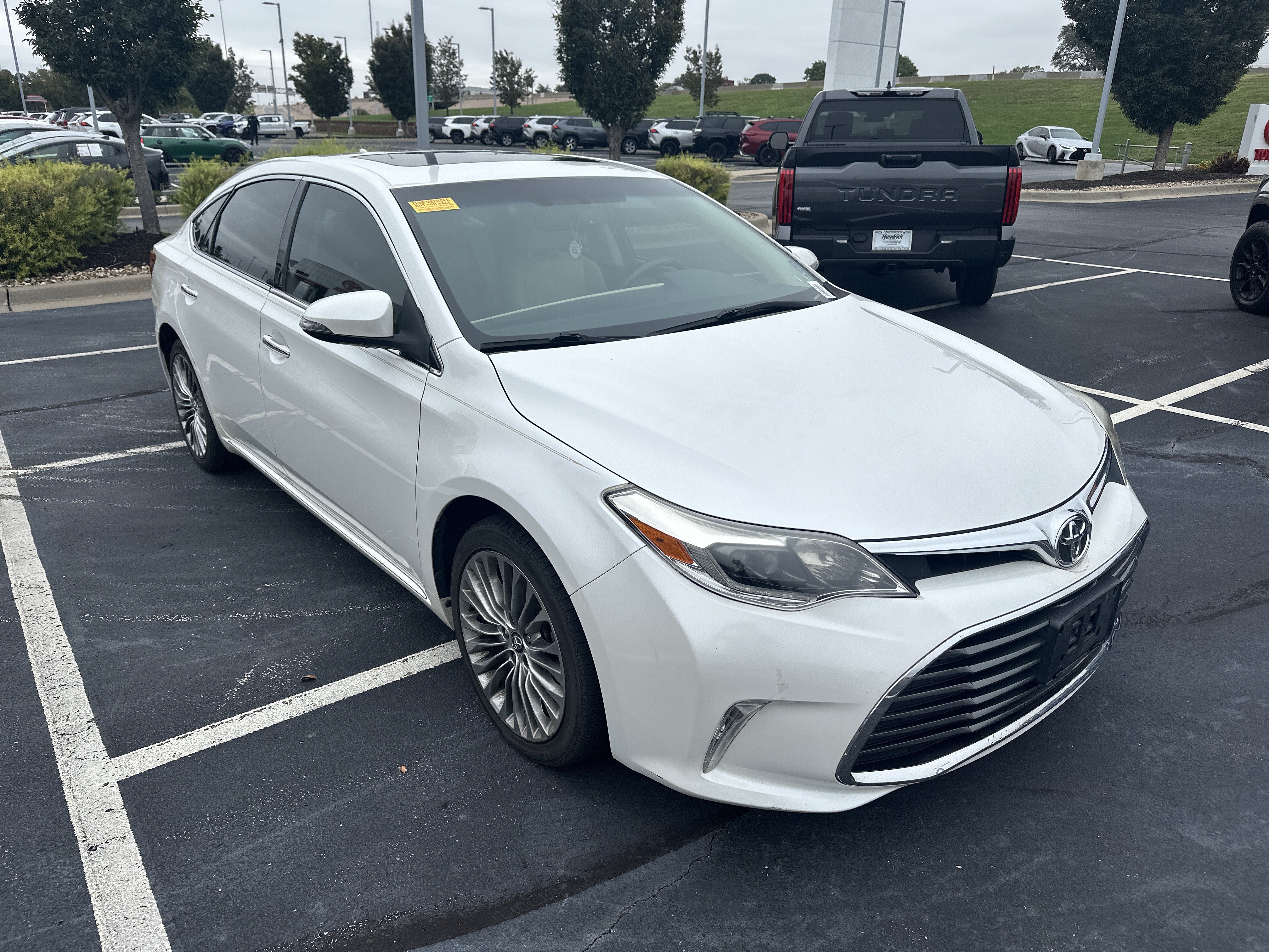 Used 2016 Toyota Avalon Limited FWD image 2