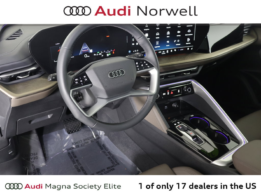 Used 2025 Audi Q5 Premium Plus w/ Premium Plus AWD/4WD image 2