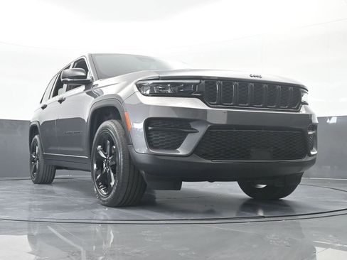 Used 2023 Jeep Grand Cherokee Altitude image 68