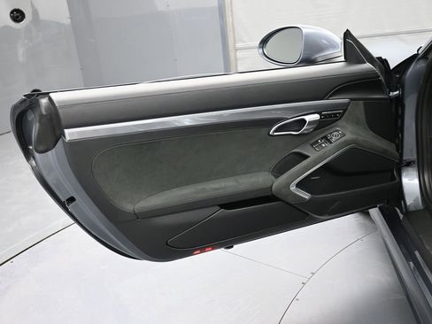 Certified 2025 Porsche 718 Cayman GTS RWD image 15