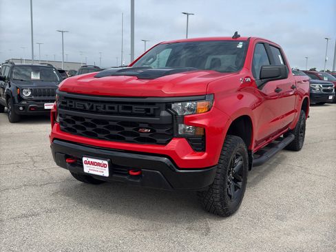 Used 2025 Chevrolet Silverado 1500 Custom Trail Boss AWD/4WD image 2