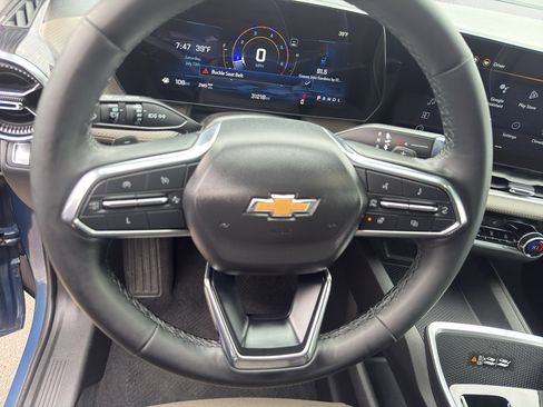 Used 2025 Chevrolet Equinox LT w/ Convenience Package II image 16