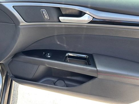 Used 2015 Ford Fusion SE w/ Equipment Group 201A FWD image 32