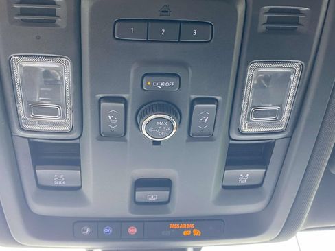 Used 2021 Chevrolet Tahoe Z71 w/ Luxury Package AWD/4WD image 32