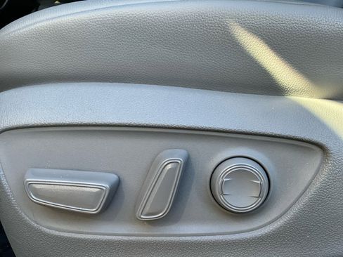 Used 2021 Toyota Highlander XLE image 21