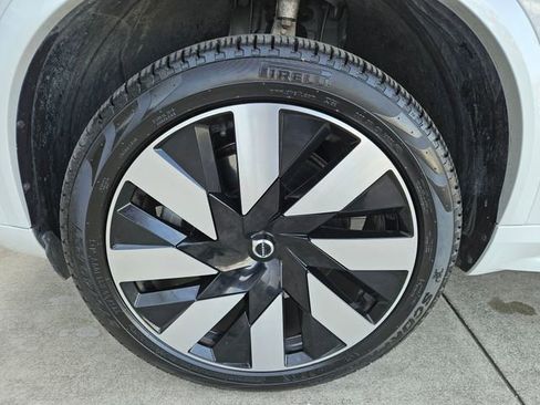 Used 2023 Volvo XC90 T8 Ultimate image 9