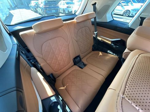 New 2027 BMW X7 xDrive40i w/ Premium Package AWD/4WD image 18