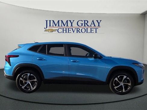 New 2026 Chevrolet Trax RS w/ Sunroof Package image 2