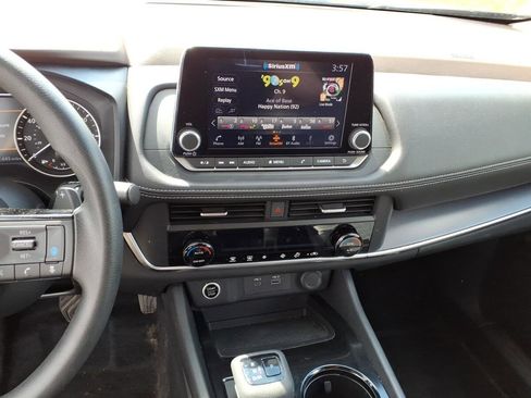 Used 2023 Nissan Rogue SV AWD/4WD image 9