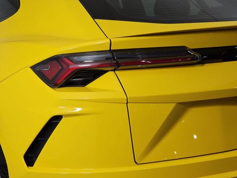 Used 2020 Lamborghini Urus AWD/4WD image 29