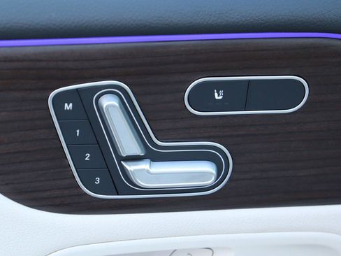 Used 2025 Mercedes-Benz GLB 250 image 27