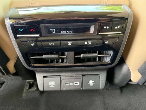 Certified 2024 Acura MDX w/ Advance Package AWD/4WD image 11
