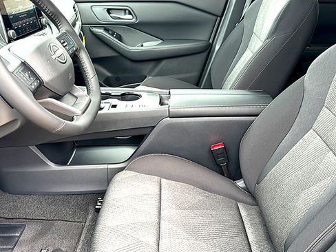 New 2026 Nissan Rogue SV FWD image 10