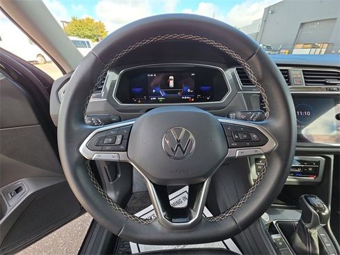 Used 2022 Volkswagen Tiguan SE image 14