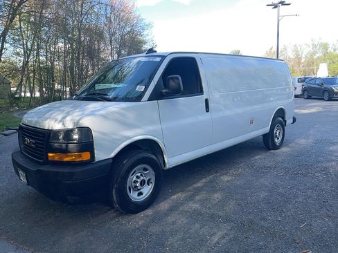 Used 2025 GMC Savana 3500 Extended RWD image 4