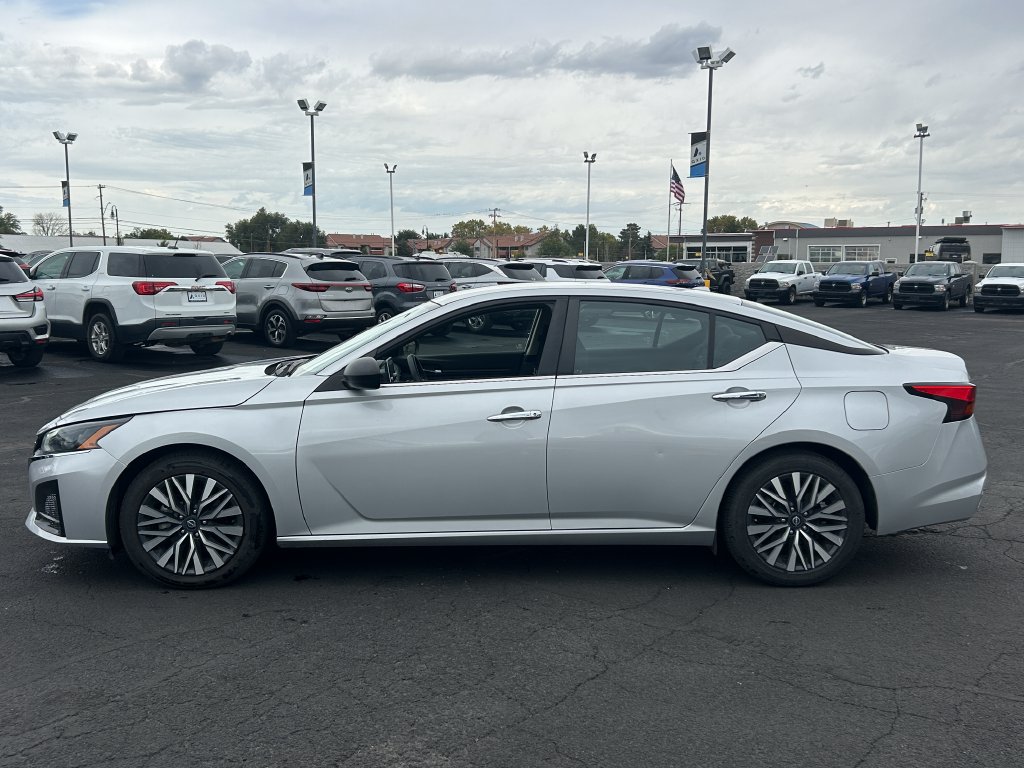 Used 2024 Nissan Altima 2.5 SV FWD image 6