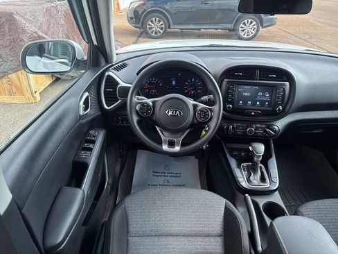 Used 2020 Kia Soul S image 2