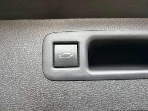 Used 2023 Toyota Highlander XSE AWD/4WD image 10