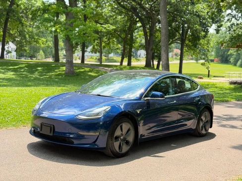 Used 2018 Tesla Model 3 Long Range RWD image 3