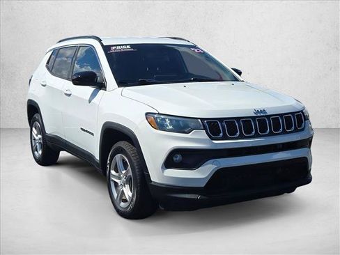 Used 2023 Jeep Compass Latitude AWD/4WD image 3