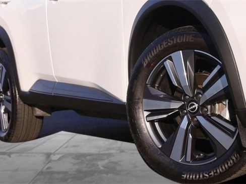 Certified 2024 Nissan Rogue SL w/ SL Premium Package image 3