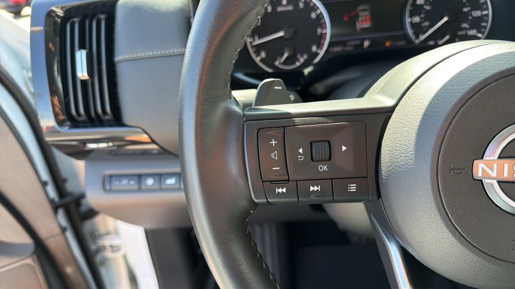 Used 2025 Nissan Pathfinder SV FWD image 21