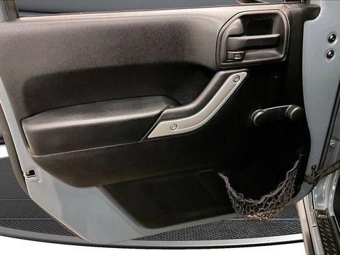 Used 2015 Jeep Wrangler Rubicon AWD/4WD image 19