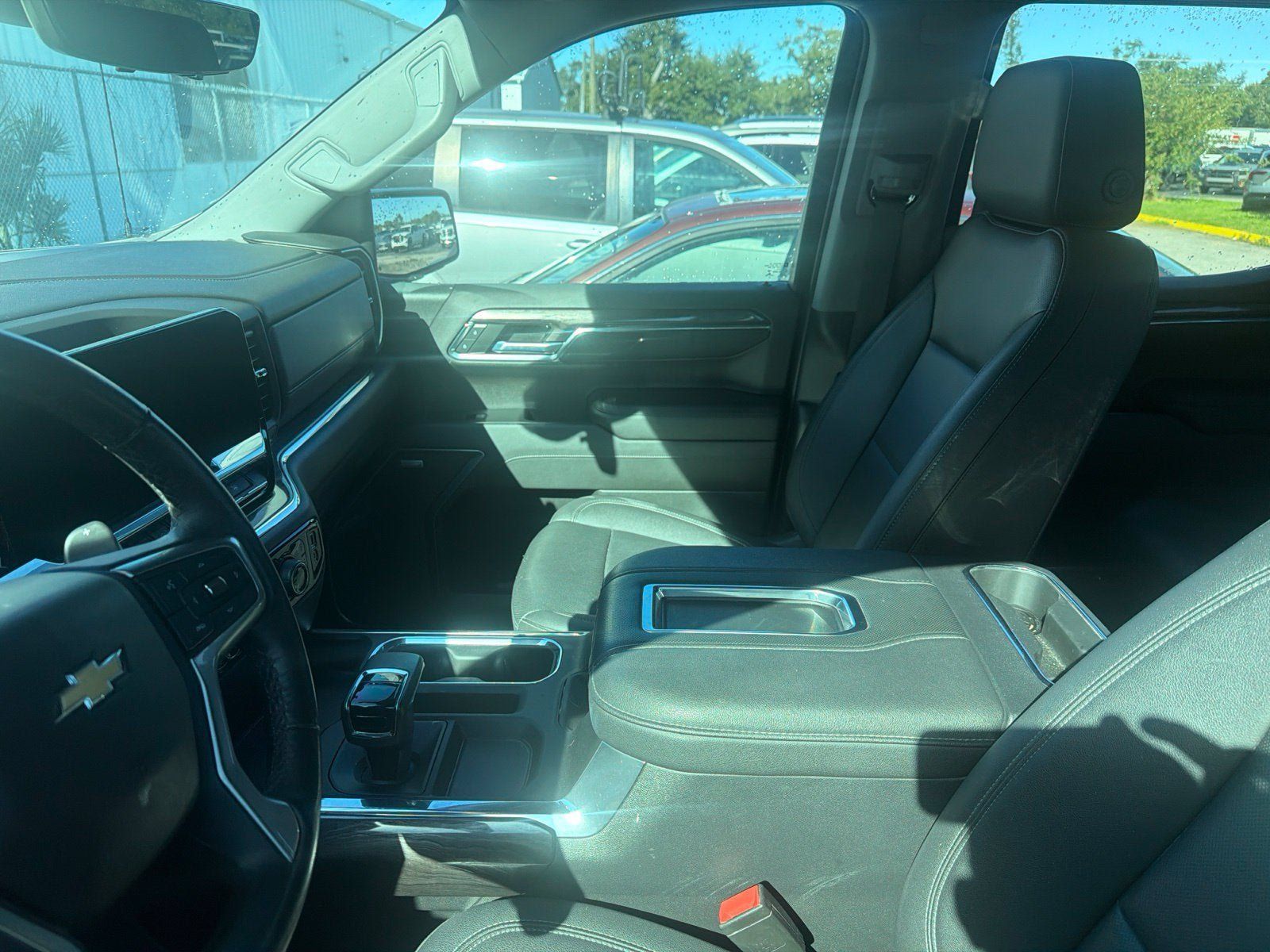 Used 2022 Chevrolet Silverado 1500 LTZ w/ LTZ Premium Package AWD/4WD image 8