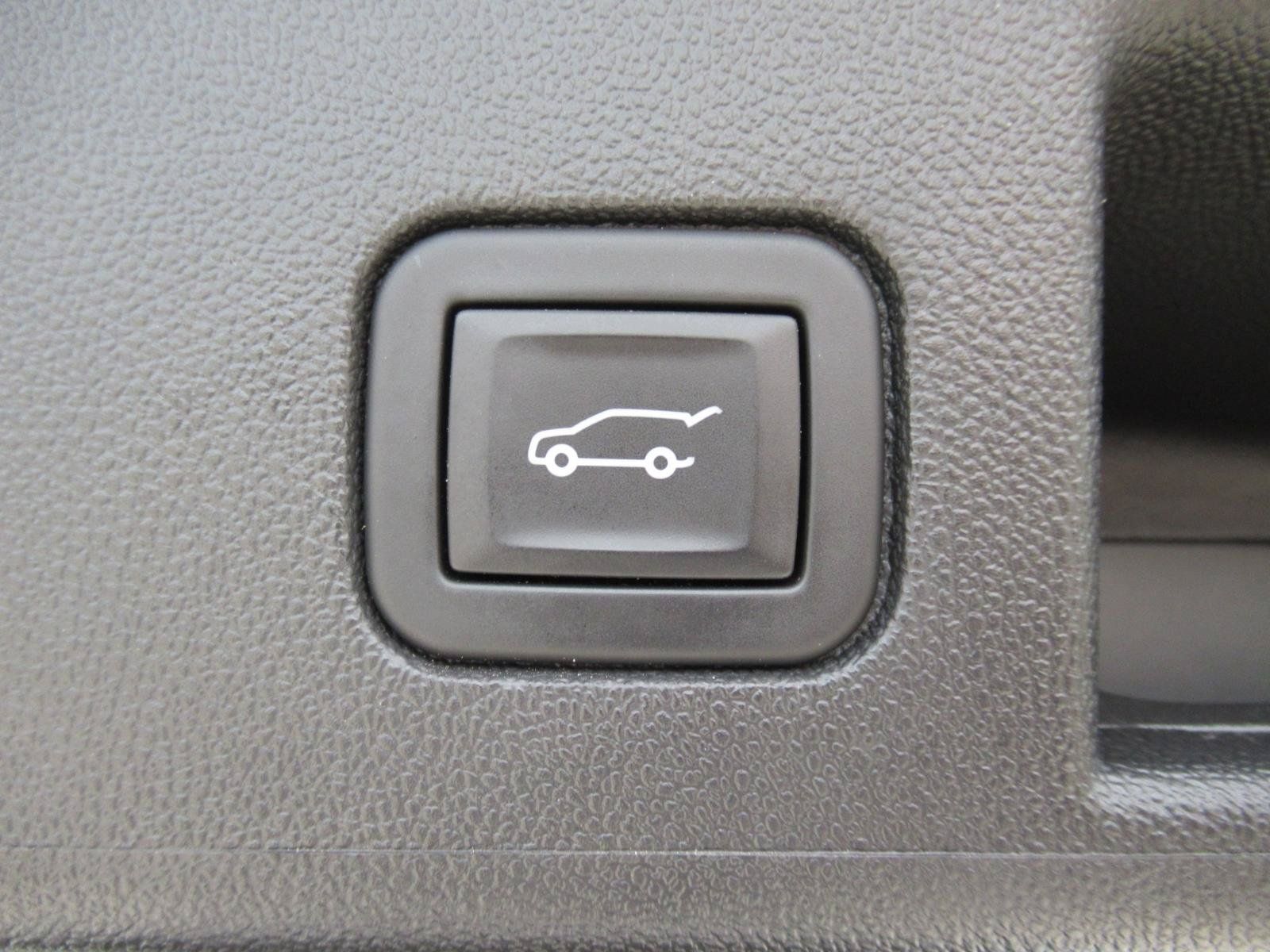 Used 2023 Chevrolet Equinox Premier FWD image 36