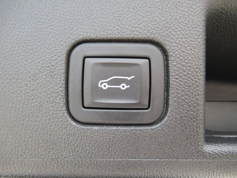 Used 2023 Chevrolet Equinox Premier FWD image 36