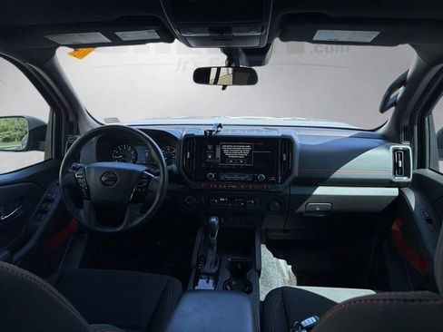 Used 2025 Nissan Frontier PRO-4X image 3