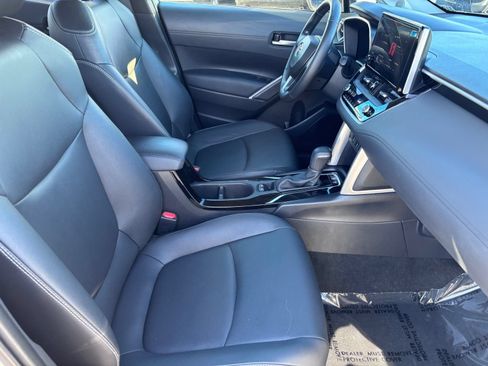 Used 2023 Toyota Corolla Cross XLE w/ Convenience Package AWD/4WD image 14