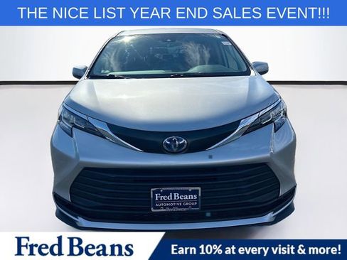 Used 2023 Toyota Sienna LE image 2