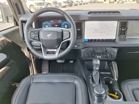 New 2025 Ford Bronco Badlands image 6