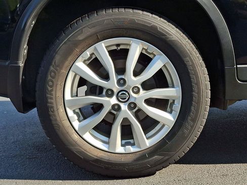 Used 2017 Nissan Rogue SV w/ SV Premium Package AWD/4WD image 8