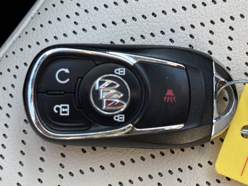 Used 2020 Buick Encore GX Essence image 28