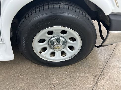 Used 2011 Chevrolet Express 1500 image 15