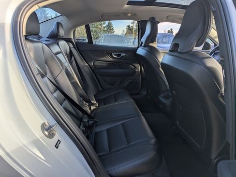 Used 2024 Volvo S60 B5 Core image 34