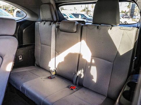 Certified 2023 Toyota Highlander LE image 9