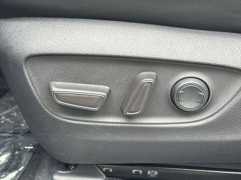 Used 2021 Toyota Highlander XLE AWD/4WD image 14