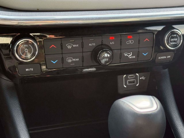 Used 2023 Jeep Compass Limited AWD/4WD image 28