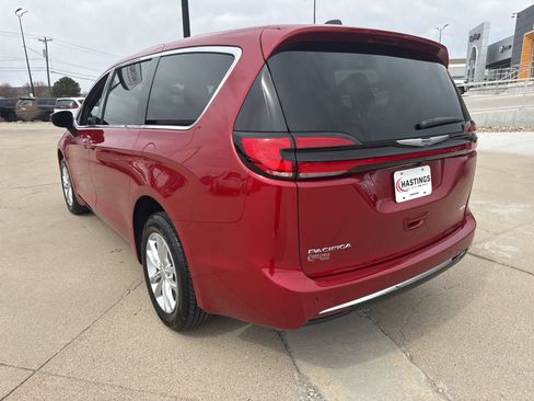 New 2026 Chrysler Pacifica Select image 3