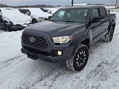 Used 2020 Toyota Tacoma TRD Off-Road w/ Technology Package image 4