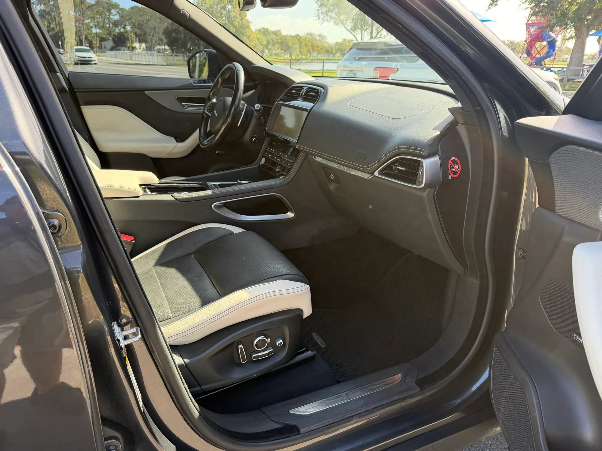 Used 2018 Jaguar F-PACE S AWD/4WD image 17