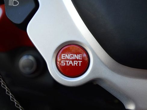 Used 2015 Ferrari California T RWD image 46