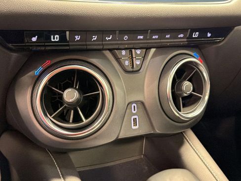 Used 2023 Chevrolet Blazer LT FWD image 26