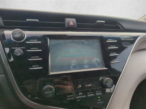 Used 2018 Toyota Camry SE image 8