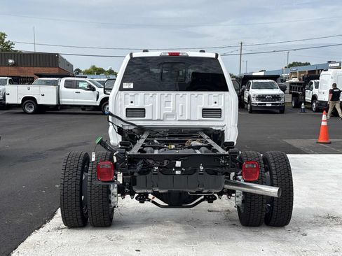 New 2026 Ford F550 4x4 Crew Cab image 4